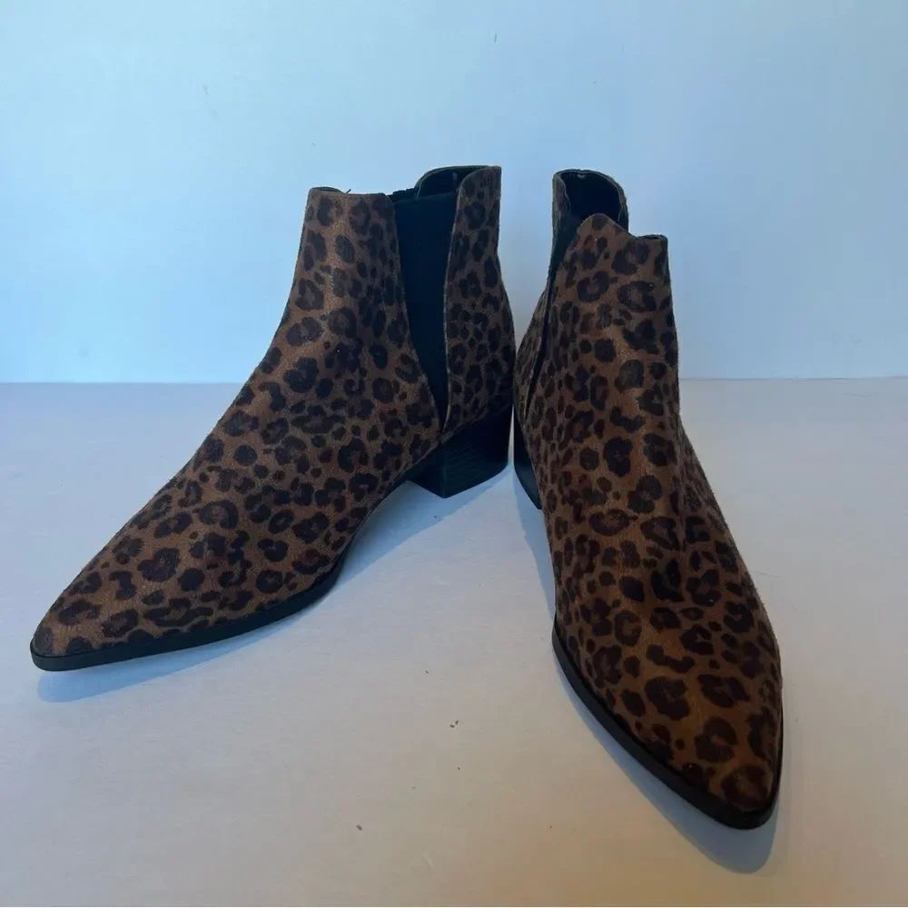 a.n.a. Women's Garwin Leopard Ankle Boot Brown Size 8.5M Memory Foam